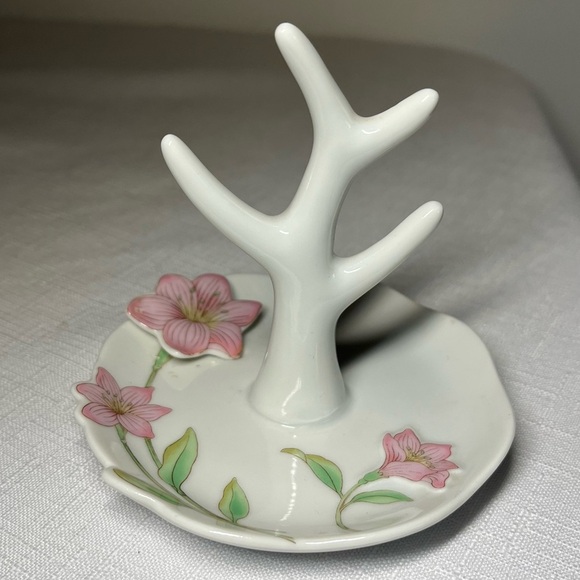Vintage 3D floral ring holder. Porcelain. Cameron Japan - Picture 1 of 5